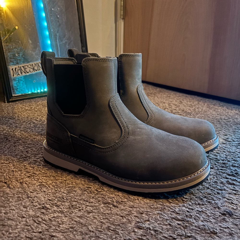 Grey Ridgecut work boots *BRAND NEW!*